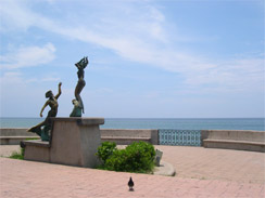 Een van de vele monumenten van Puerto Vallarta